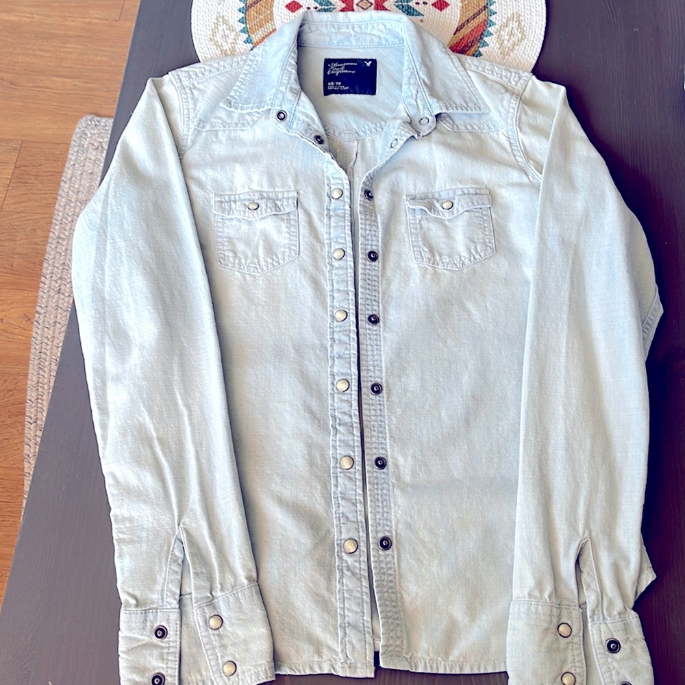 American Eagle Button Down Shirt in Light Denim Blue